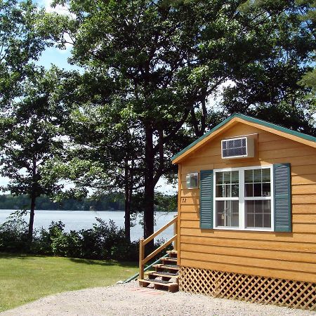Отель Silver Lake Park Campground & Cabins Belmont Экстерьер фото